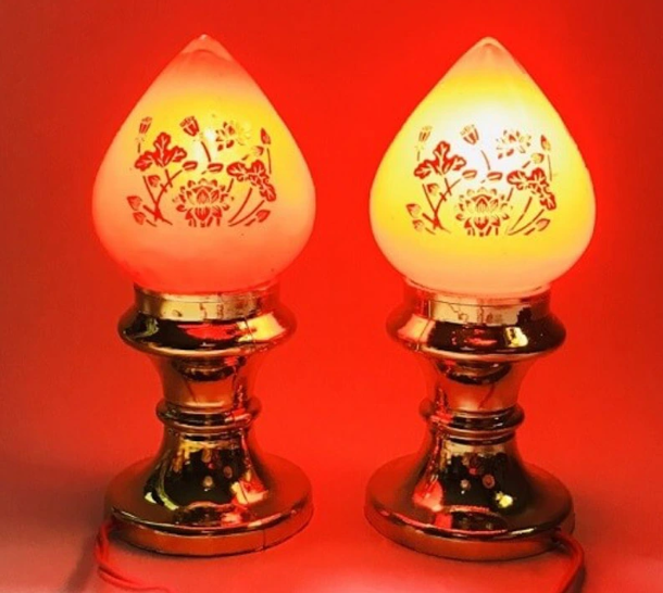 Khi làm lễ, nên bật đèn sáng hay dùng ánh sáng mờ?